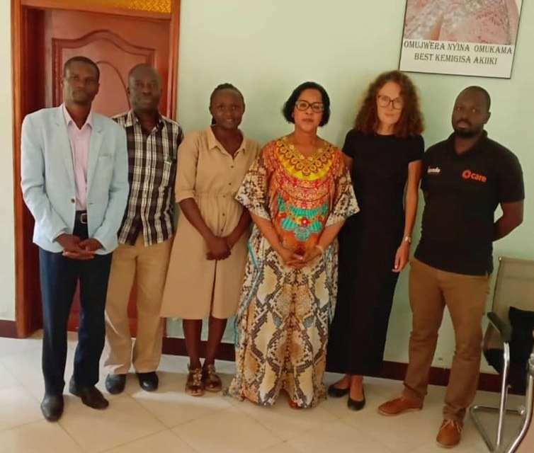 Dagmar Sawistowsky is visiting Queen Mother at Tooro Kingdom Uganda